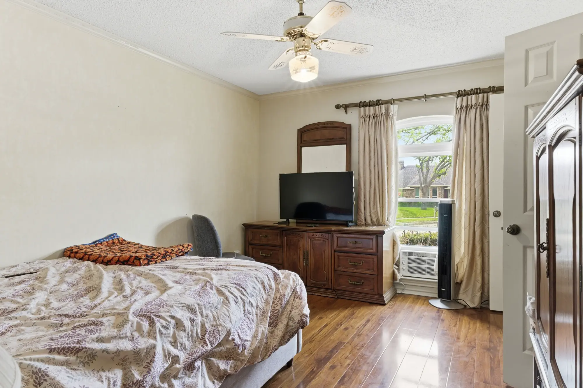 Second guest bedroom